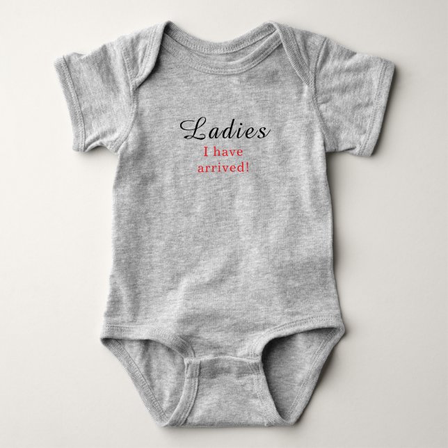 Meine Damen, ich bin angekommen Süßer Junge Baby Strampler (Vorderseite)