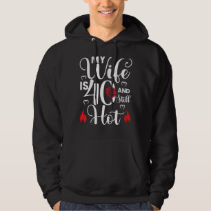 Meine Ehefrau ist 40 und immer noch heiß 40 Jahre  Hoodie