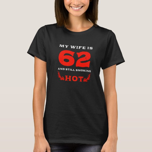 Meine Ehefrau ist 62 Jahre alt und raucht noch hei T-Shirt (Vorderseite)