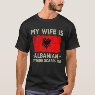 Meine Ehefrau ist Albanisch Nothing Scares Me Husb T-Shirt