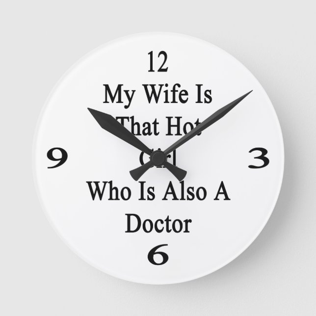 Meine Ehefrau ist dieses heiße Mädchen, das auch Runde Wanduhr (Vorderseite)