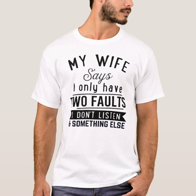 Meine Ehefrau sagt, dass ich nur zwei Fehler habe T-Shirt (Vorderseite)