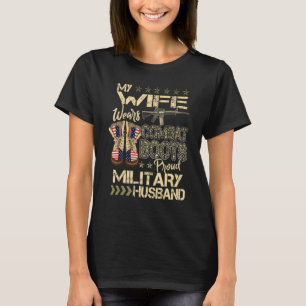 Meine Ehefrau trägt Kampfstiefel, die ein militäri T-Shirt