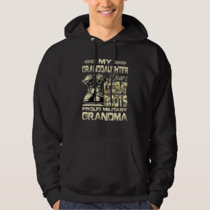 Meine Enkelin trägt Kampfstiefel, Proud Militar Hoodie