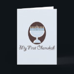 Meine erste Chanukah Hanukkah Grußkarte Feiertagskarte<br><div class="desc">Eine niedliche und hübsche hellblaue und weiße Menorah auf dunkelbraunem Hintergrund,  die das erste Festival der Lichter auf Kind und Säugling Hanukka Kleidung und Schreibwaren,  die niedliche Chanukah Geschenke machen feiert.</div>