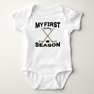 Meine ersten Hockey Saison Hockey Sticks und Puck Baby Strampler