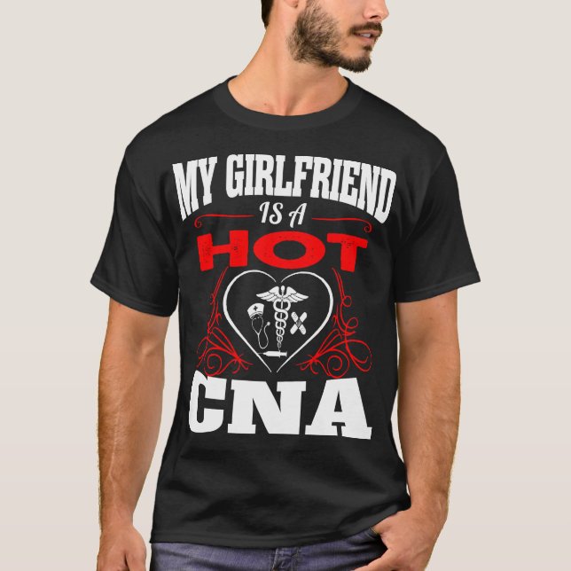 Meine Freundin ist ein heißes Valentin T-Shirt (Vorderseite)