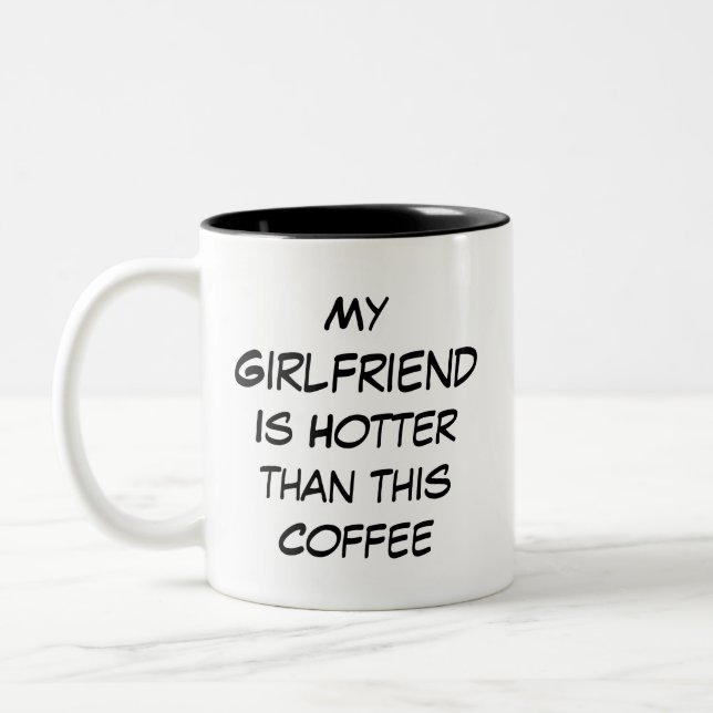 Meine Freundin ist heißer als dieser Kaffee Zweifarbige Tasse (Links)