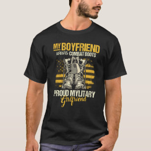 Meine Freundin trägt Kampfstiefel Militärmädchen T-Shirt