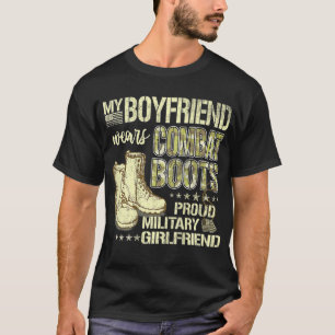 Meine Freundin trägt Kampfstiefel - Militärmädchen T-Shirt