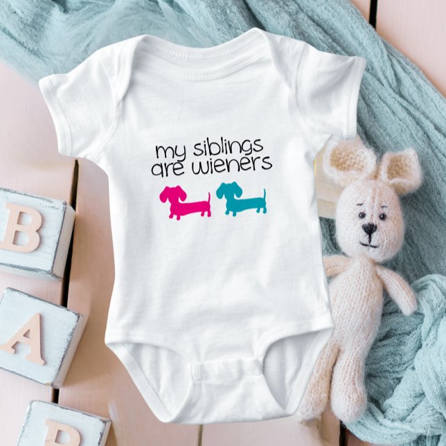 Meine Geschwister sind Dackeln Dackel Baby Outfit Baby Strampler (wiener dog themed baby nursery)