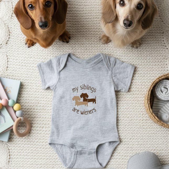 Meine Geschwister sind Dackeln Dackeln Baby Strampler (My siblings are wiener dogs - baby announcement outfit - three wiener dogs)
