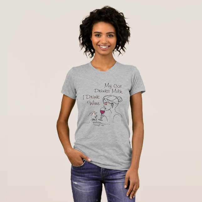 Meine Katze trinkt Milch Ich trinke Wein T-Shirt (Vorne ganz)