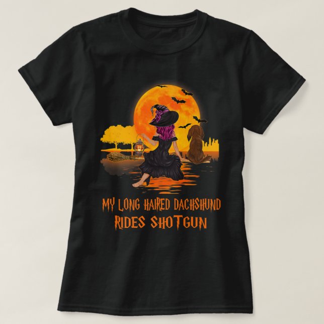 Meine langhaarige Dackel fährt Shotgun Dog Hexe H T-Shirt (Design vorne)