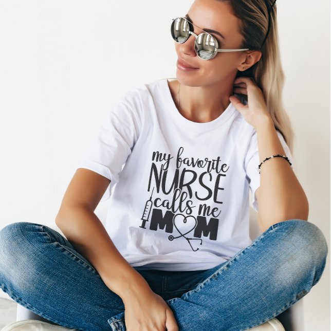 Meine Lieblings-Krankenschwester nennt mich Mama - T-Shirt (My favorite Nurse - T-shirt)