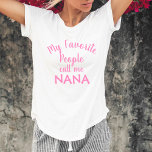 Meine Lieblingsmenschen nennen mich Nana Funny Oma T-Shirt<br><div class="desc">Ein lustiges Zitat für Oma (Nana, Mimi, Nona, etc... ) Einzigartige rosa Schriftzeichen auf einem weißen Hemd. Bestelle noch heute! Zum Muttertag oder zu jeder Zeit will du, damit deine Mutter oder Großmutter sich ganz besonders fühlen. Meine Lieblings-Leute nennen mich Nana-T - Shirt. Funny Womens Tshirts Editor's Pick. #FunnyOma #ProudOma...</div>