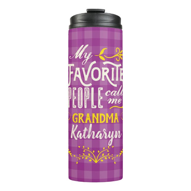 Meine Lieblingsmenschen nennen mich Oma Lila Gingh Thermosbecher (Vorderseite)