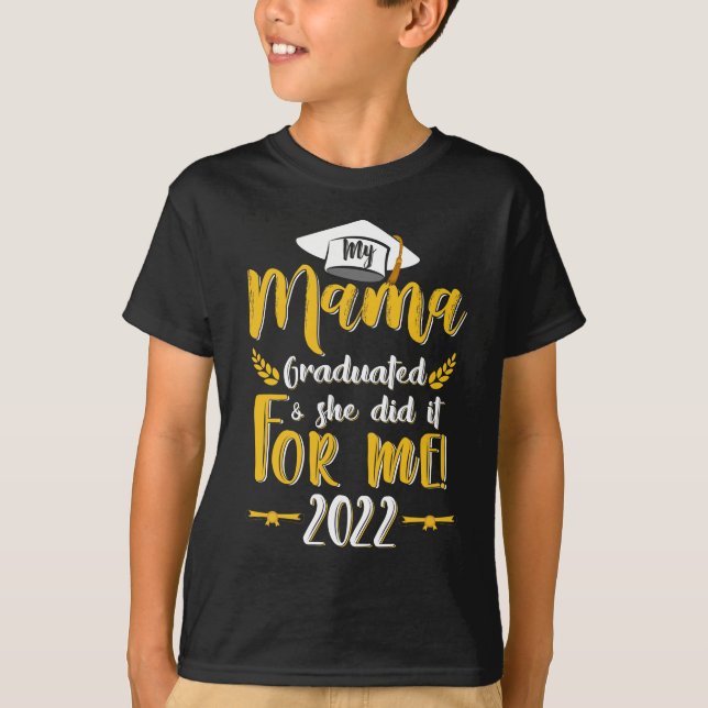 Meine Mama hat es 2022 für mich gemacht T-Shirt (Vorderseite)