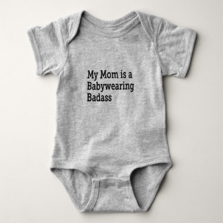 Meine Mama ist ein Babywearing Badass - schwarzer Baby Strampler