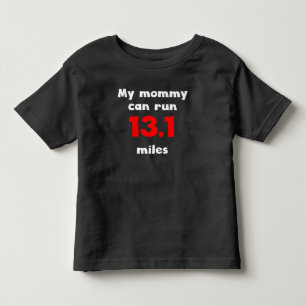 Meine Mama kann 13,1 Meilen laufen lassen Kleinkind T-shirt