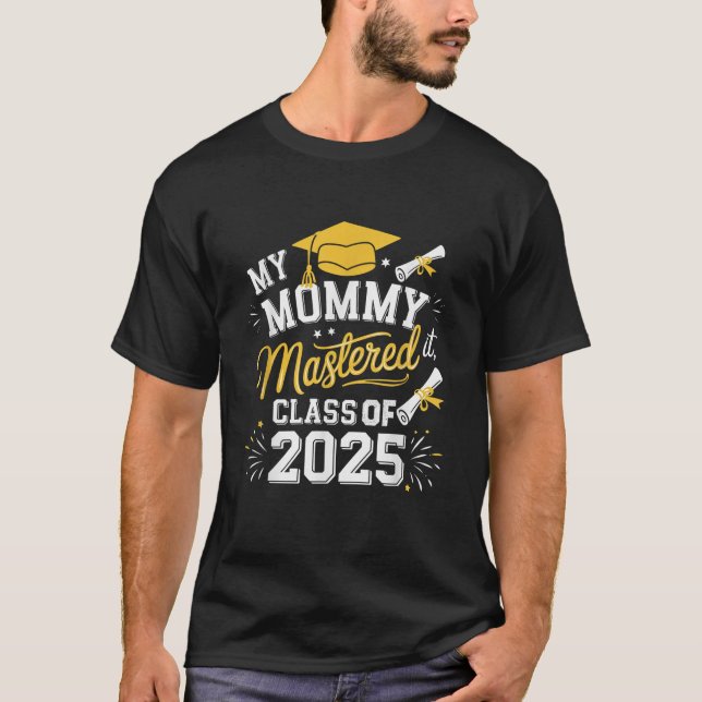 Meine Mami beherrschte es Cl of 2025 Master Abschl T-Shirt (Vorderseite)