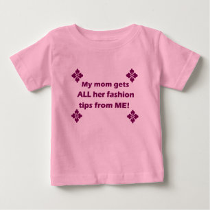 „Meine Mutter bekommt alle ihre Mode-Tipps“-T-Shir Baby T-shirt