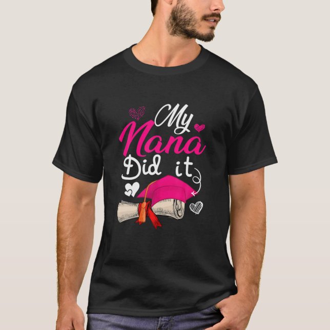 Meine Nana hat es Niedlich Graduate Cap Proud Nana T-Shirt (Vorderseite)