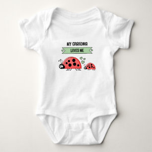 Meine Oma liebt mich Marienkäfer grün Baby Strampler