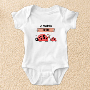 Meine Oma liebt mich Marienkäfer Pfirsich Baby Strampler