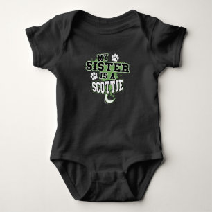 Meine Schwester ist ein schottischer Funny Baby Strampler