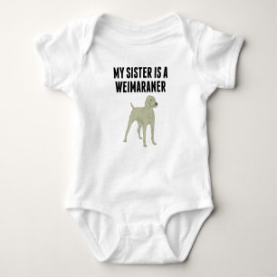 Meine Schwester ist ein Weimaraner Baby Strampler
