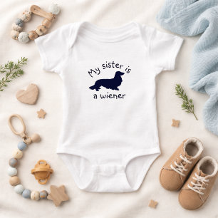 Meine Schwester ist ein Wiener Langhaar-Dachshund- Baby Strampler