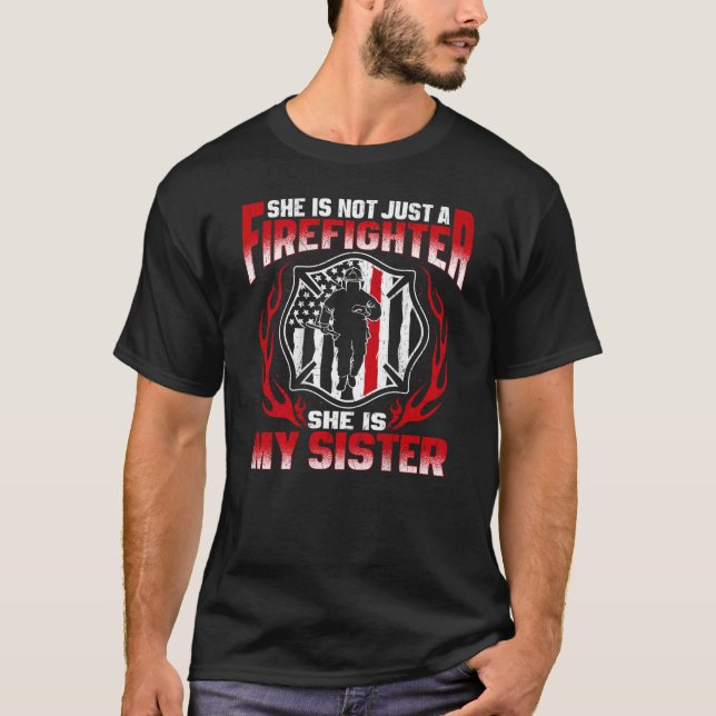 Meine Schwester ist Feuerwehrheldin Proud Fire Bro T-Shirt (Vorderseite)