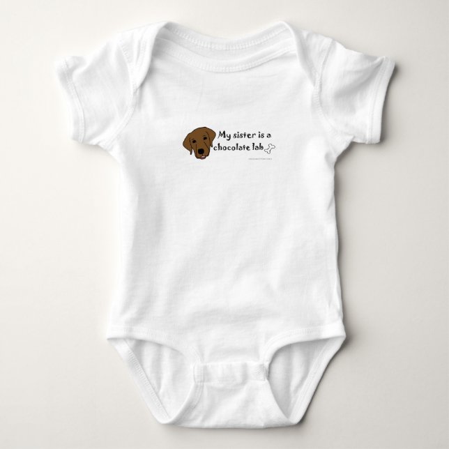 Meine Schwester ist Schokolade-Labrador - mehr Ras Baby Strampler (Vorderseite)