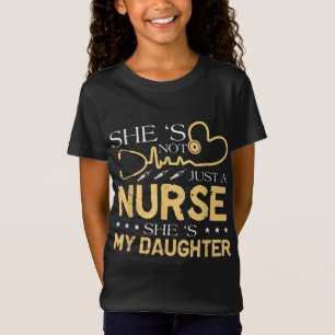 Meine Tochter ist eine Krankenschwester, die Mama  T-Shirt