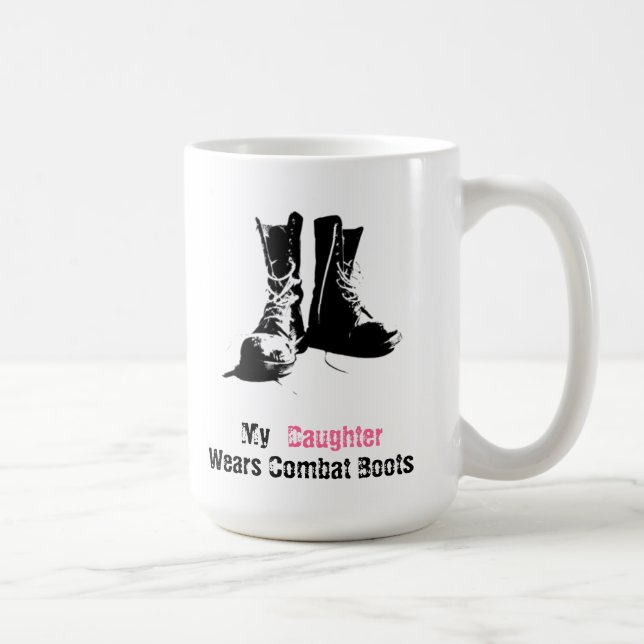 Meine Tochter trägt Kampf-Stiefel Kaffeetasse (Rechts)