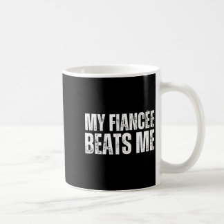 Meine Verlobte schlägt mich lustige Verlobungsfeie Kaffeetasse