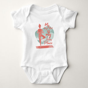 Meine Yogamatte ist mein glücklicher Ort Baby Strampler