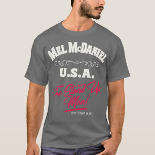 Mel McDaniel steht auf It TShirt