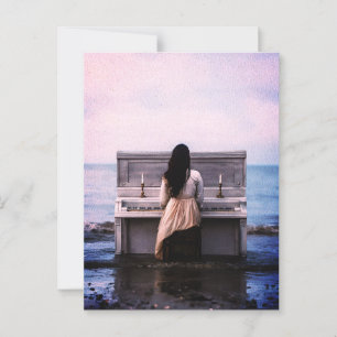 Melancholische Frau Piano am Meer Postkarte