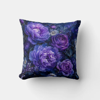Melancholisches Tiefes Indigoblau und Lila Florale Kissen
