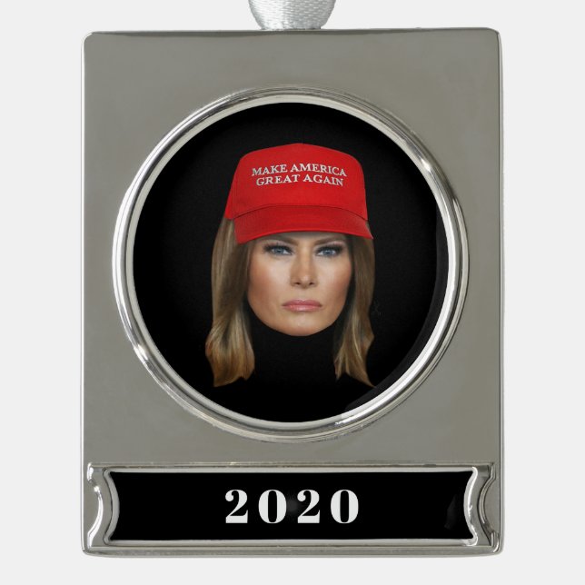 Melania Trump MAGA Weihnachten Banner-Ornament Silber (Vorderseite)