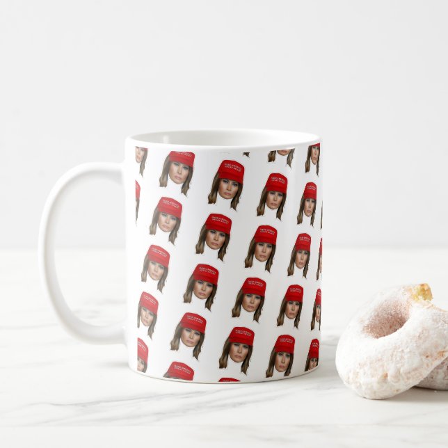 Melania Trump MAGA Weihnachten Kaffeetasse (Mit Donut)
