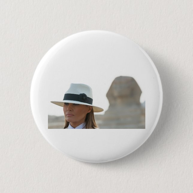 Melania-Trumpf-Sphinx Button (Vorderseite)