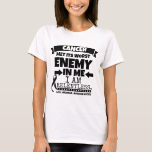 Melanom-Krebs traf seinen schlechtesten Feind in T-Shirt
