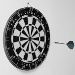 Meldung "Klassische schwarze und weiße benutzerdef Dartscheibe<br><div class="desc">Klassisches Dartboard-Design mit abwechselnden schwarz-weißen Dreiecken. Oben und unten gibt es den Namen und eine Nachricht als Bogentext,  in Kapiteln.</div>