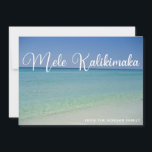 Mele Kalikimaka Beach Fotografie Hübsche Weihnacht Feiertagskarte<br><div class="desc">Diese hübschen Weihnachtskarten am Strand bieten eine wunderschöne Küstenlandschaft bei Sonnenaufgang mit eleganter Typografie in Weiß,  die Mele Kalikimaka heißt. Eine niedlich hawaiianische Art,  frohe Weihnachten im Stil einer tropischen Insel zu sagen. Bring mich in diesem Urlaub zum Ozean.</div>