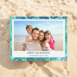 MELE KALIKIMAKA HAWAIIAN TROPICAL BEACH FOTO FEIERTAGSKARTE<br><div class="desc">Blaue und grüne türkisfarbene Imitate Foil MELE KALIKIMAKA - Frohe Weihnachten Hawaiian Tropical Palm Leaf Familie Foto Weihnachtskarte. Das Bild und der Familienname können auf dieser einfachen Strand- oder Küstenurlaub Weihnachtsfamilienfotokarte ersetzt werden.</div>