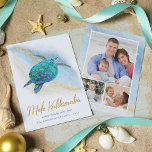 Mele Kalikimaka Sea Turtle Beach Coastal 3 Foto Feiertagskarte<br><div class="desc">Diese Weihnachtskarte mit hawaiianischem Motto besticht durch eine türkisblaue Meeresschildkröte in Aquarell auf einem abstrakten Strandhintergrund mit einer funkelnd Welle aus Imitaten aus Gold Glitzer und Mele Kalikimaka aus Gold. Auf der Rückseite befinden sich 3 Fotovorlagen, um die Karten mit Ihren Lieblings-Fotos zu personalisieren. Karo in der Kollektion für mehr...</div>