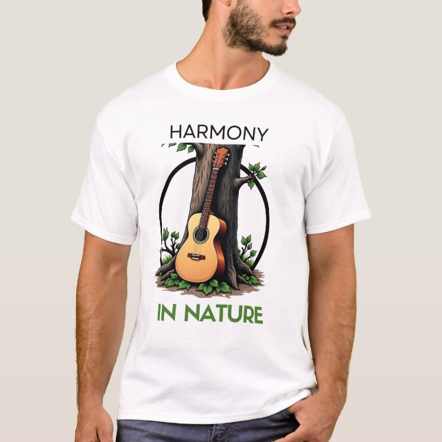 Melodie der Natur: Akustische Gitarrenbaumdesigns T-Shirt (Vorderseite)